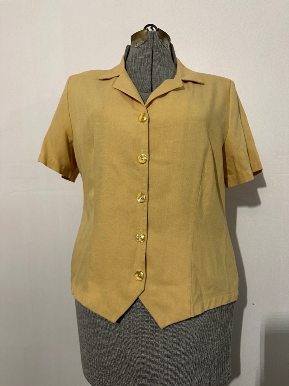 Sag Harbor vintage Light Beige Short-Sleeve Button Down Shirt